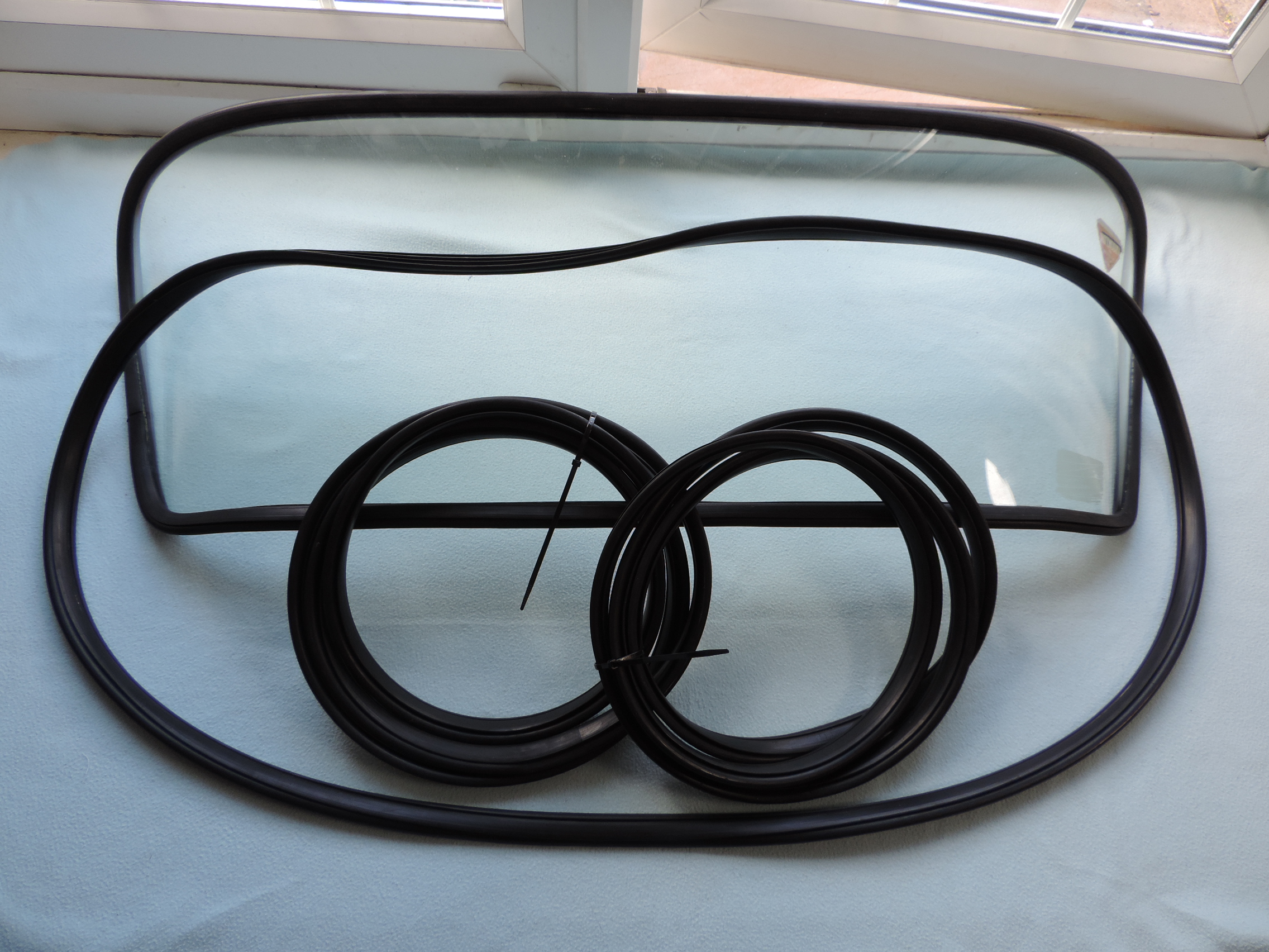 New Just In – Alpine Series 3, 4 & 5 Windscreen Surround Seal